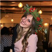 Laureata con il massimo dei voti in Lingue e Culture straniere, impartisco ripetizioni di inglese ad alunni di elementari, medie e superiori